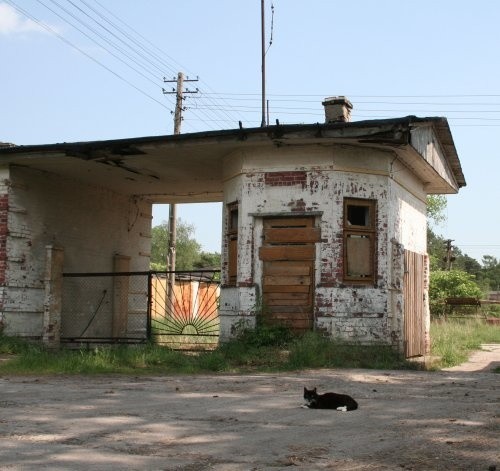 Trudno uwierzyć, że tu było oficerskie kasyno.