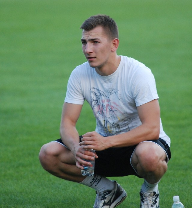 Szymon Fugiel, piłkarz ręczny AZS Uniwersytet Radom trenuje od kilku dni z KSZO Odlewnia Ostrowiec Świętokrzyski.
