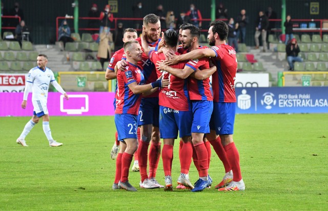 Raków Częstochowa pokonał Stal Mielec 2:1 i umocnił się na czele tabeli PKO EkstraklasyZobacz kolejne zdjęcia. Przesuwaj zdjęcia w prawo - naciśnij strzałkę lub przycisk NASTĘPNE