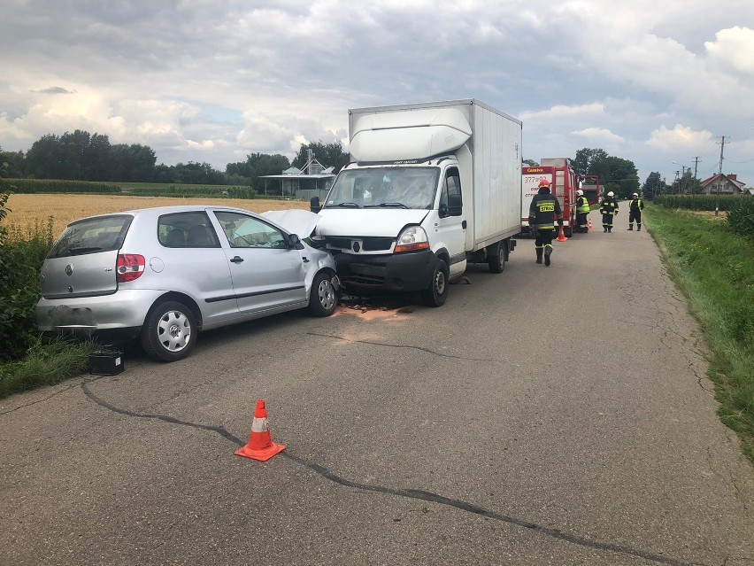 W Pierszycach na drodze powiatowej zderzyły się czołowo...