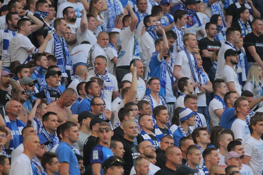 Lech - Legia ZADYMA NA MECZU. Dantejskie sceny. Pseudokibice...