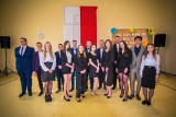 Zakończenie roku szkolnego klasy maturalnej w Liceum Ogólnokształcącym w Chobrzanach w gminie Samborzec. Zobacz zdjęcia  