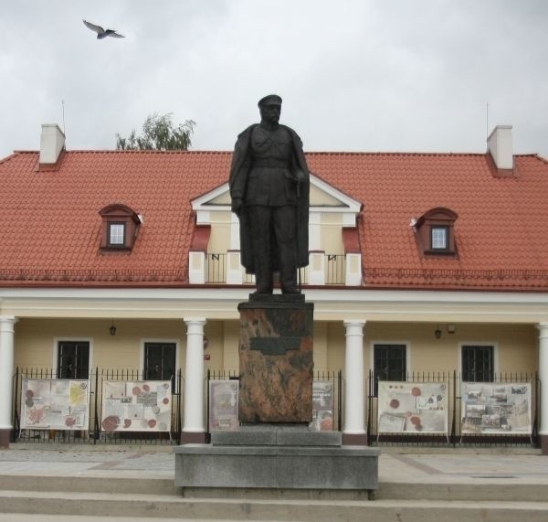 Stworzył go białostocki rzeźbiarz Jan Wakuliński. To, że w...