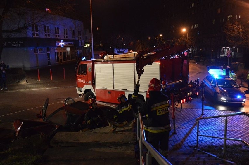 Wypadek w Jastrzębiu: Wjechał BMW w studzienkę