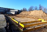 Ruszyły prace przy budowie nowej hali sportowej przy SP nr 5 w Łomży [zdjęcia]