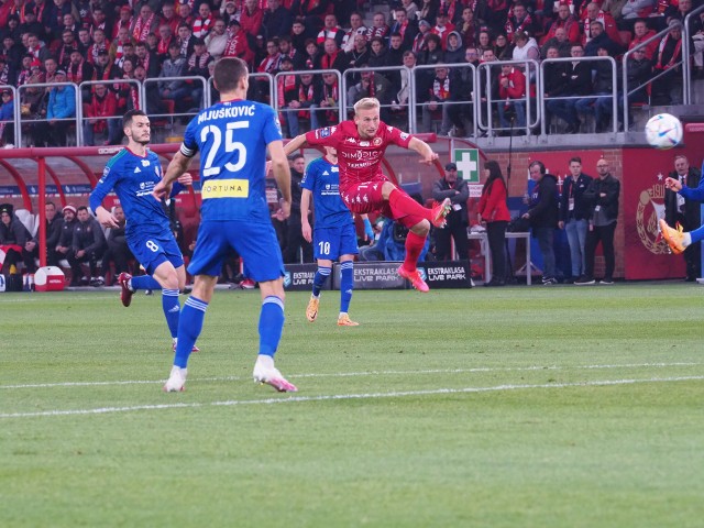 Tym dynamicznym strzałem ostatniego do tej pory gola dla Widzewa w pierwszej połowie strzelił Bartłomiej Pawłowski. Był to mecz z Miedzią Legnica...