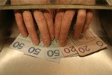 Pensja minimalna 2020: Ile netto i brutto? Najniższe krajowe wynagrodzenie to teraz 1800 zł "na rękę"