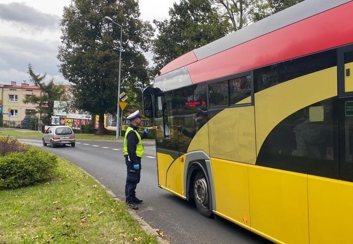 Policjanci w ramach akcji „Bezpieczna droga do szkoły”,...