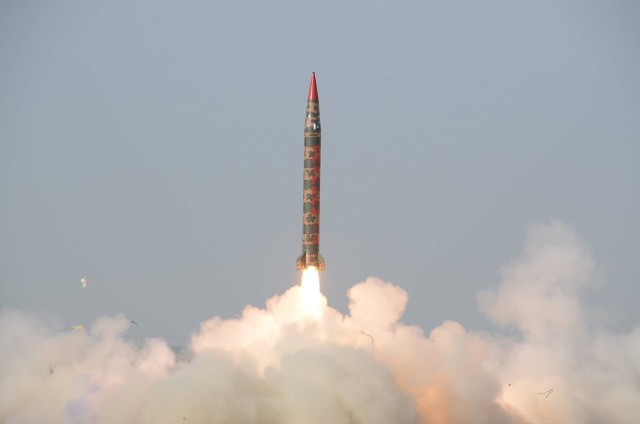 Korea Północna wystrzeliła rakietę balistyczną. Premier Japonii Fumio Kishida nazwał działania Pjongjangu „barbarzyńskimi” i zapowiedział, że rząd będzie nadal gromadził i analizował informacje dotyczące lotu pocisku