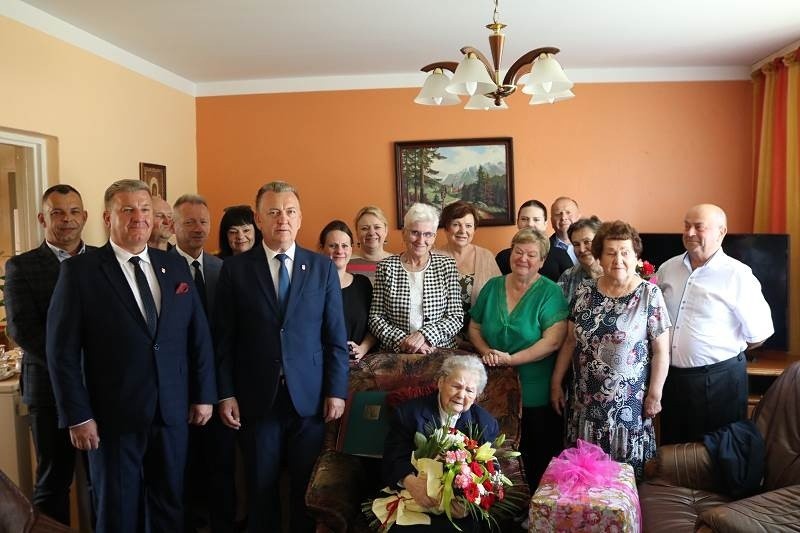 Pani Irena Woźniak z Bolmina właśnie skończyła 100 lat. Piękny jubileusz świętowała w licznym gronie najbliższych i przyjaciół