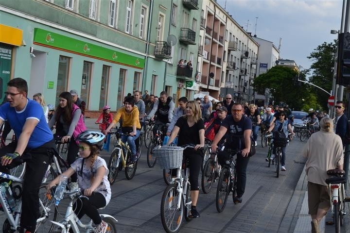 Masa Krytyczna w Częstochowie. Cykliści opanowali Aleje Najświętszej Maryi Panny [ZDJĘCIA]