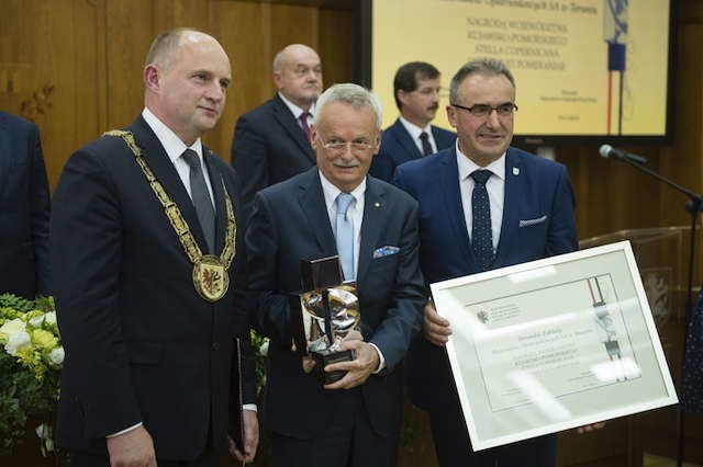 Nagrodę Stella Copernicana Cuiaviae et Pomeraniae dla firmy odebrał prezes Toruńskich Zakładów Materiałów Opatrunkowych Jarosław Józefowicz