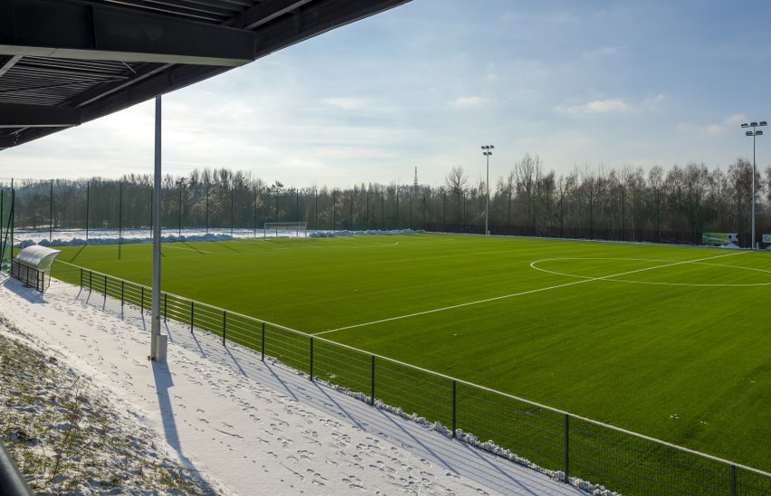 W Bytomiu oddano do użytku nowe boisko piłkarskie. Znajduje...