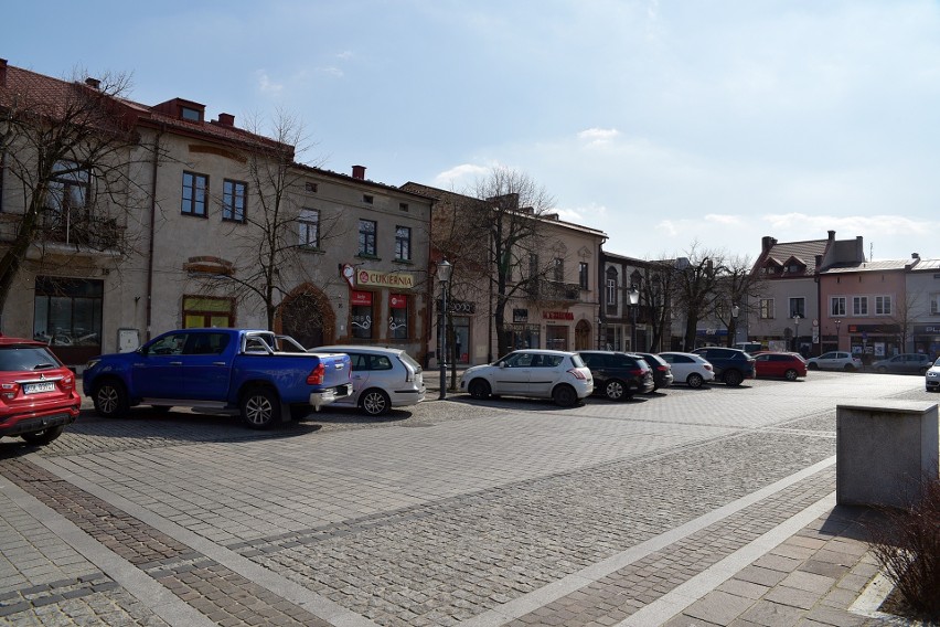Koronawirus w Olkuszu. Wciąż pusto na ulicach i placach w mieście [ZDJĘCIA]