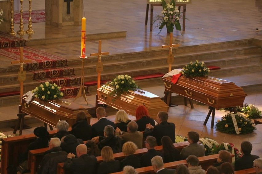 Pogrzeb Natalii, Michała i Karola odbył się w kościele Matki...