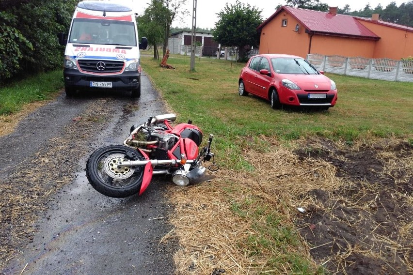 Uszkodzony motocykl, którym 23-latek próbował uciec...