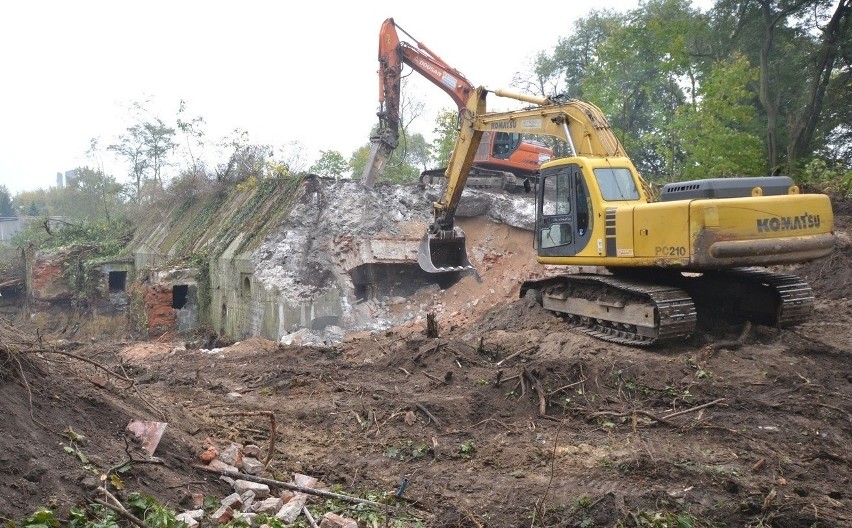 Wyburzanie bunkra piechoty w pobliżu ulicy Grabiszyńskiej,...