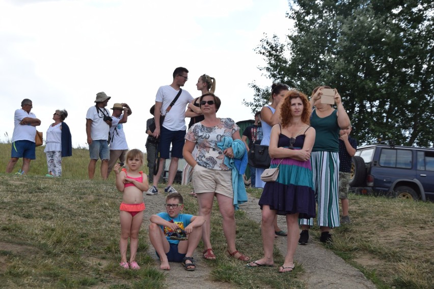 Na ciechocińskiej plaży protestowali wobec budowy zapory w Siarzewie [zdjęcia]