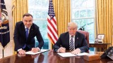 Historia słynnego zdjęcia Donalda Trumpa i Andrzeja Dudy