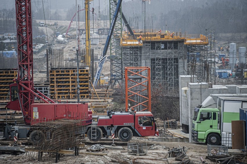 Estakada powstaje na trasie obwodnicy Koszalina i Sianowa,...