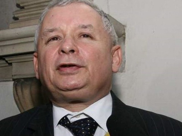 Jarosław Kaczyński może zostać postawiony przed Trybunałem Stanu. Do tej pory taki wniosek popierało tylko SLD. Obecnie może go poprzeć również PO i PSL, które mają większość w sejmie.