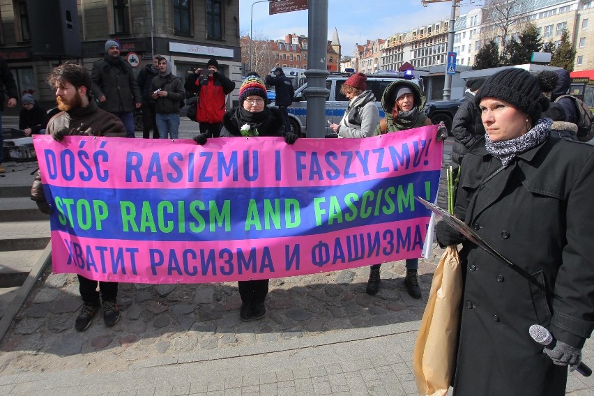 "Dość rasizmu i nacjonalizmu", "Polska biała, tylko zimą",...