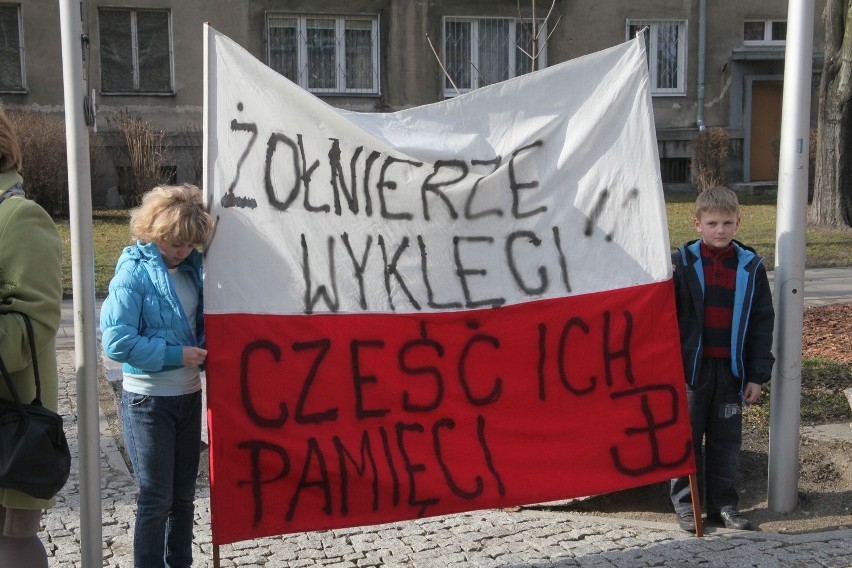 W Łodzi uczczono pamięć Żołnierzy Wyklętych [ZDJĘCIA]