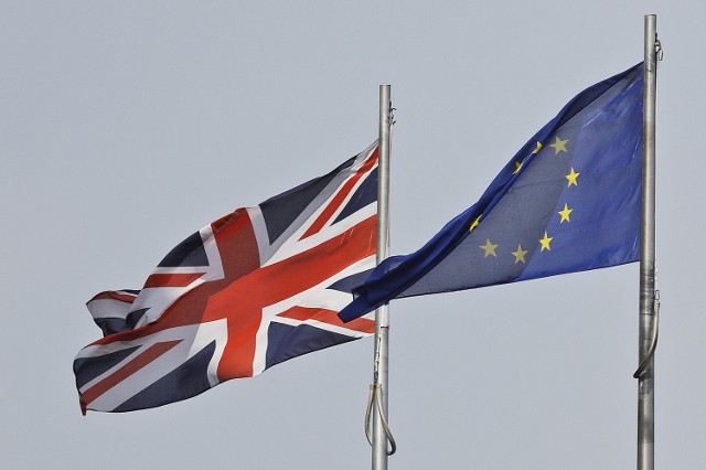Flagi Wielkiej Brytanii oraz Unii Europejskiej.