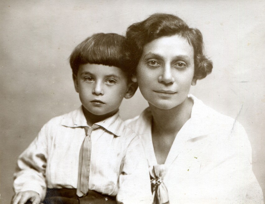 Krzysztof Kamil Baczyński z mamą
