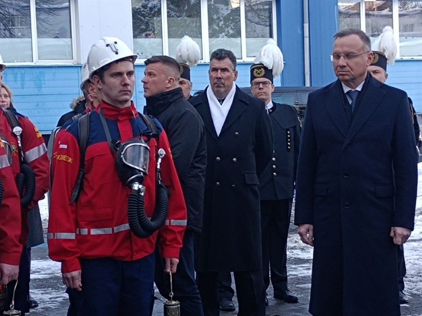 Prezydent Andrzej Duda w Jaworznie. Wizytę rozpoczął od złożenia wiązanki przed pomnikiem św. Barbary 