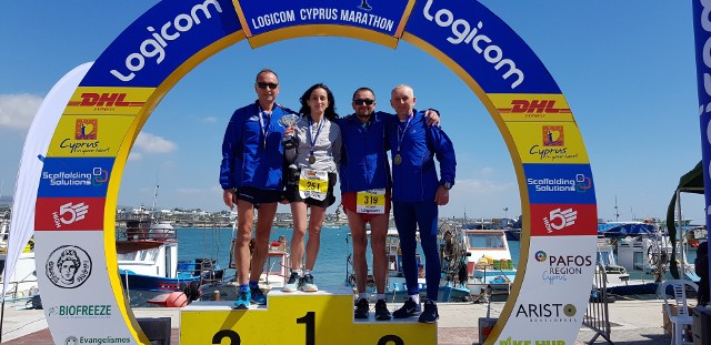 Czwórka zawodników Klubu Biegacza MOSiR Krosno, wystartowała w 21 Logicom Maratonie w miejscowości Pafos (Paphos - Miasto Afrodyty) na Cyprze. Krośnieńska drużyna była jedyną z Polski. W skład krośnieńskiej ekipy weszli Aneta Stareńczak, Józef Urbański, Edward Kasperkowicz i Antoni Dębiec.W 21 Logicom Maratonie wystartowało 18 drużyn klubowych.  W klasyfikacji ogólnej zliczony został czas wszystkich zawodników z drużyny. Bardzo dobre wyniki krośnieńskich biegaczy pozwoliły zdobyć im 3 miejsce drużynowo.