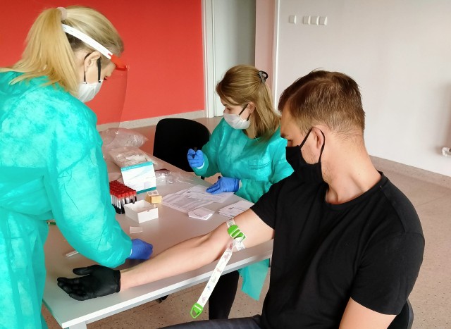 Piłkarzom Resovii pobrano dziś rano próbki do badań na obecność koronawirusa.