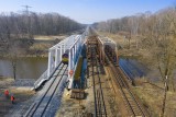 Nowy most kolejowy powstał nad Kanałem Kędzierzyńskim. Cały czas trwa również przebudowa ważnej strategicznie linii Stare Koźle - Toszek