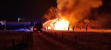 Pożar w Czarni. Spłonął drewniany dom. Do pożaru doszło 6.12.2023