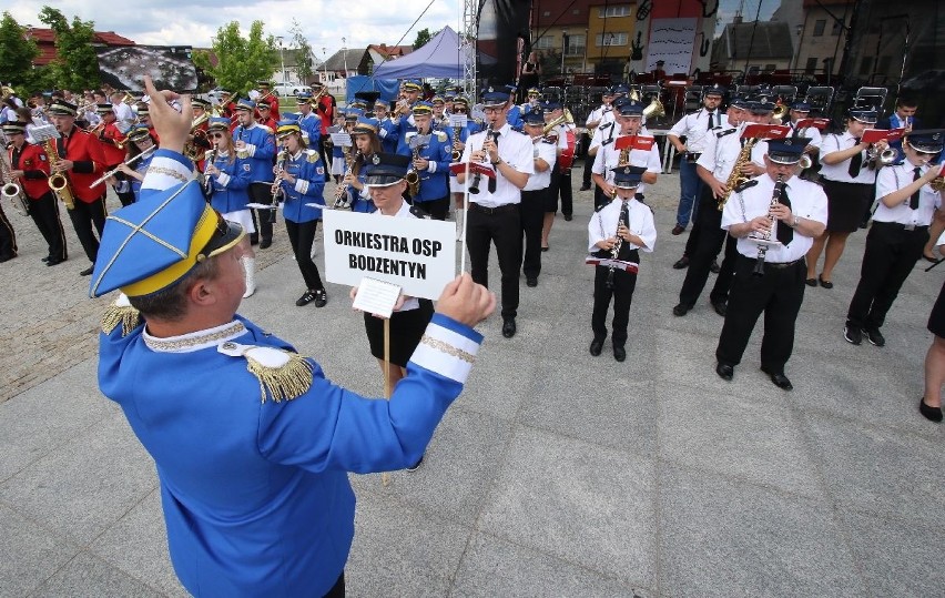 Wielkie show orkiestr dętych na daleszyckim Rynku