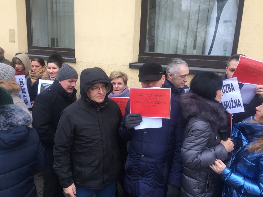 Pracownicy opolskich prokuratur protestowali w czwartek...