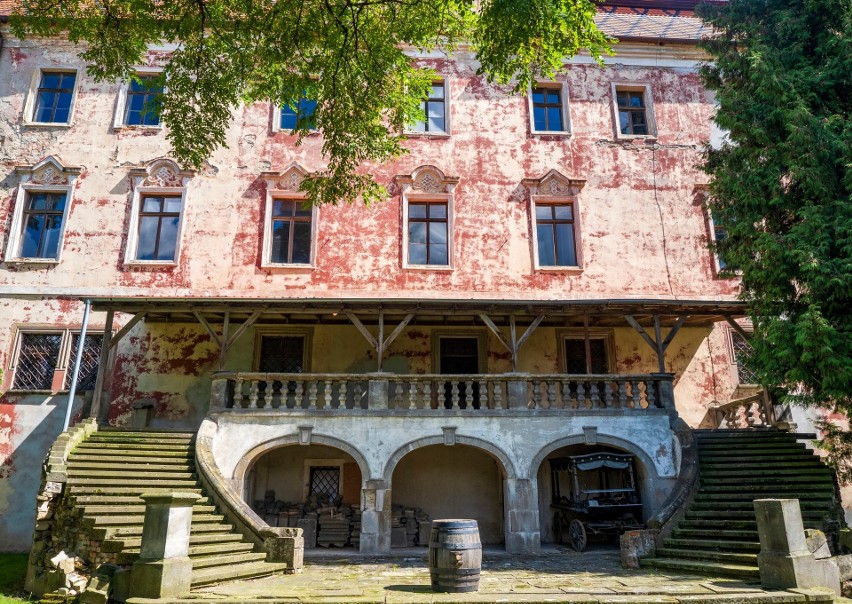 Zamek w Niemodlinie, znany również jako Schloss Falkenberg,...