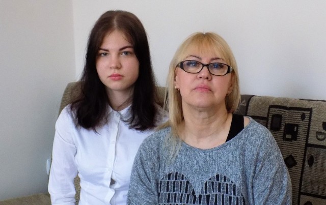 19-letnia Olga musi być systematycznie rehabilitowana. Dzienny koszt zabiegów to 135 złotych. Na taki wydatek nie stać Olgi i jej mamy Ewy. Proszą Czytelników Nowin o pomoc.