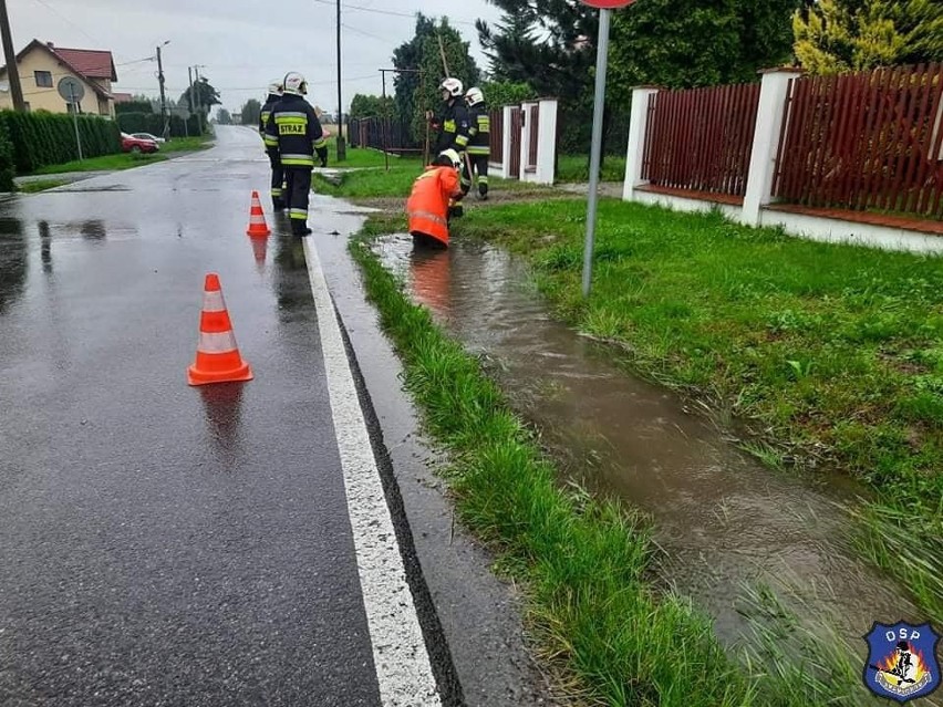 Interwencje strażaków po opadach deszczu w powiecie...
