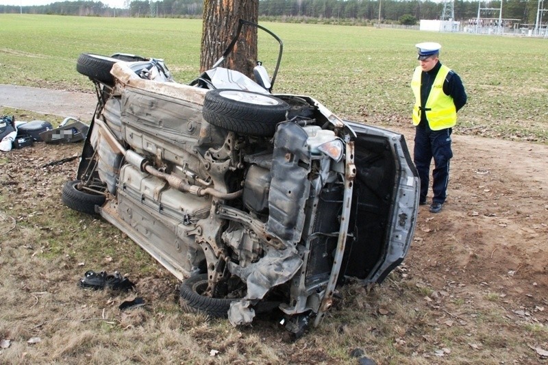 Tragedia na drodze koło Człuchowa. Pasażerka toyoty zmarła [zdjęcia]