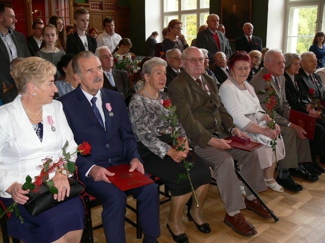 W gronie jubilatów byli Maria i Franciszek Boratyn, którzy  poznali się 53 lata temu we wsi Białopole. (pierwsi z lewej)