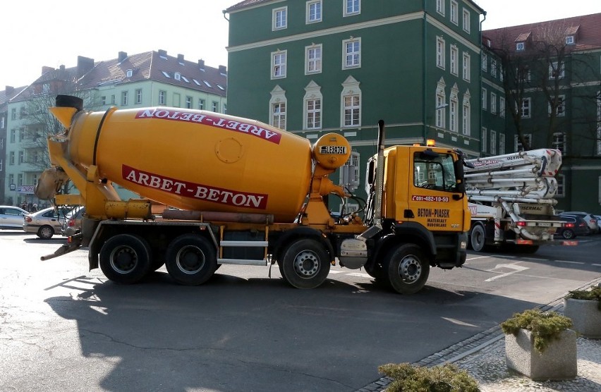 Pikieta uczniów ze szkół wieczorowych w Szczecinie