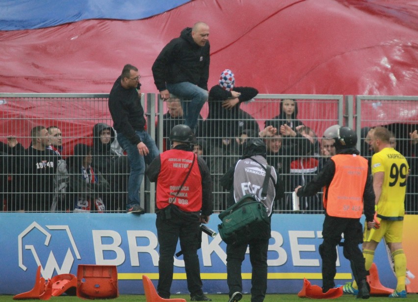 Górnik Zabrze spadł do 1. ligi po remisie 1:1 z Termalicą w...