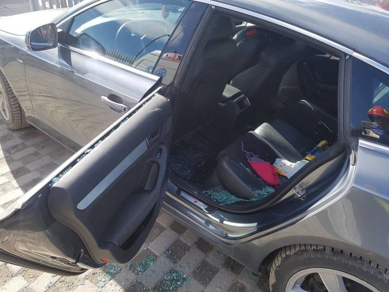 Nowy Sącz. Dziecko zatrzaśnięte w samochodzie na Alejach Wolności