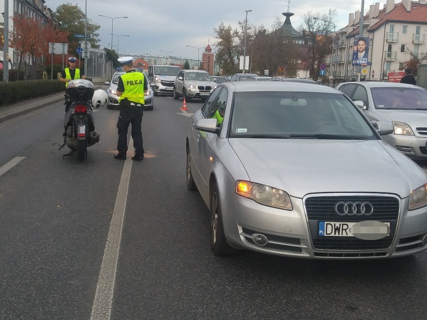 Wypadek skutera i audi na Borowskiej. Potężne korki 