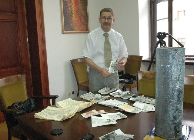 - Zrobimy skany dokumentów i zdjęć, które zostawimy w urzędzie, trafią one także do muzeum - powiedział prezydenta Jan Zubowski.