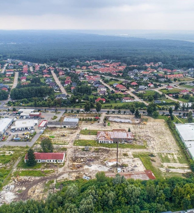 Na placu po byłym tartaku w Puławach już trwają prace. Do kwietnia 2020 roku ma tu powstać nowoczesna hala 