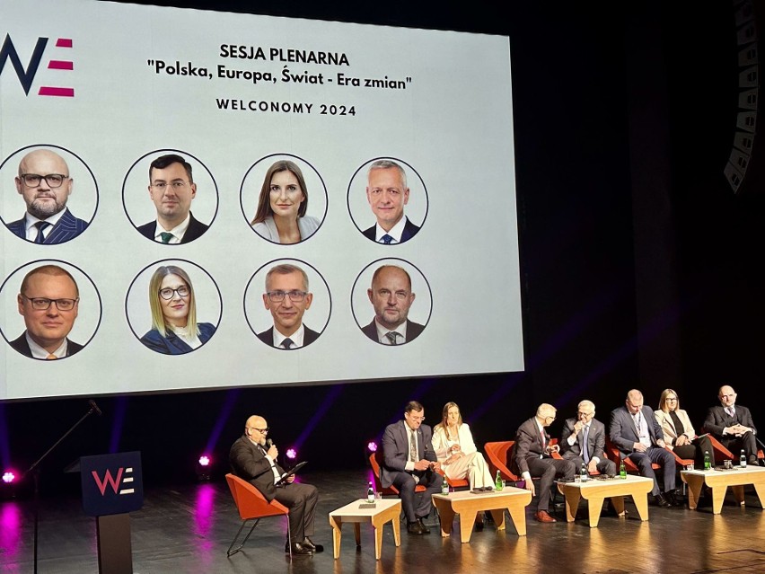 Sesja plenarna Welconomy Forum in Toruń, które odbywa się w...
