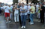 Znakomita zabawa podczas potańcówki "Taniec pod Gwiazdami" nad zalewem Borki w Radomiu. Przyszedł tłum mieszkańców. Zobacz zdjęcia