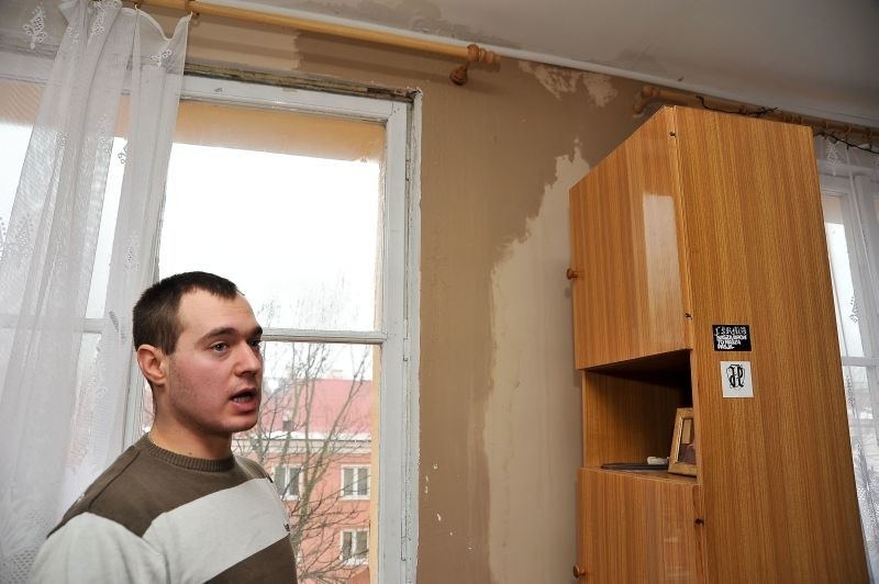 Zamenhofa: Mieszkanie zalane po remoncie dachu (zdjęcia)